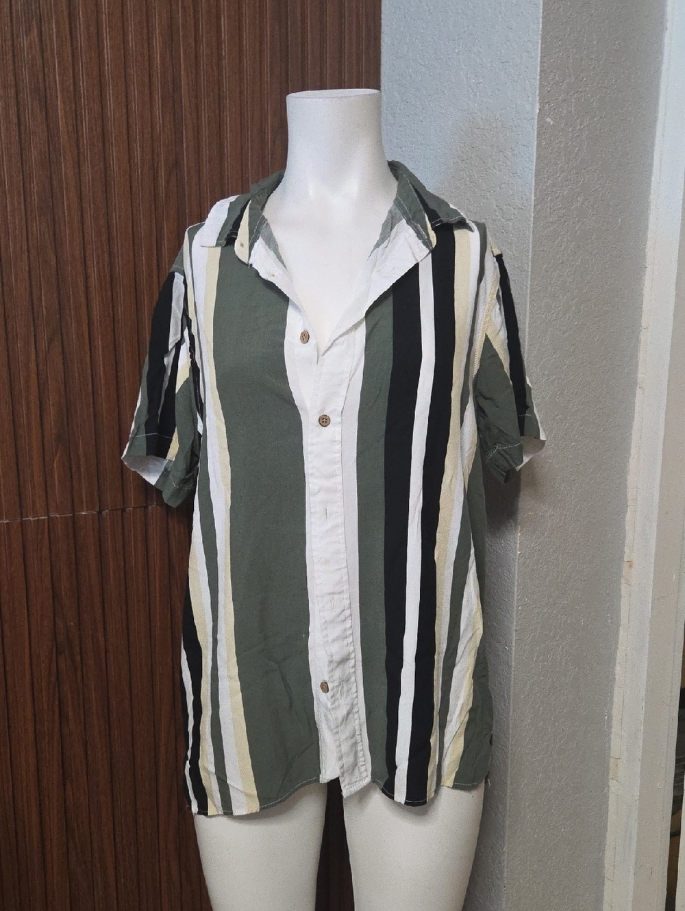Men's Vertical Stripe Short-Sleeve Button-Down Shirt -  100 Viscose